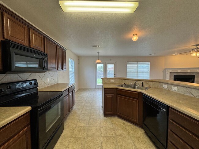 Building Photo - 4-Bedroom House for Rent in Killeen