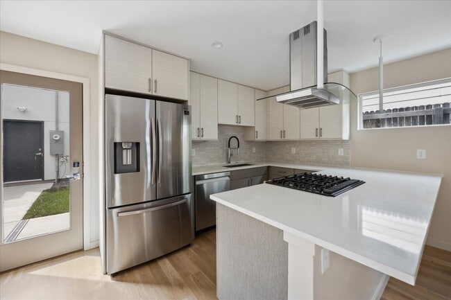 Building Photo - Upscale rear unit in the heart of Denver!