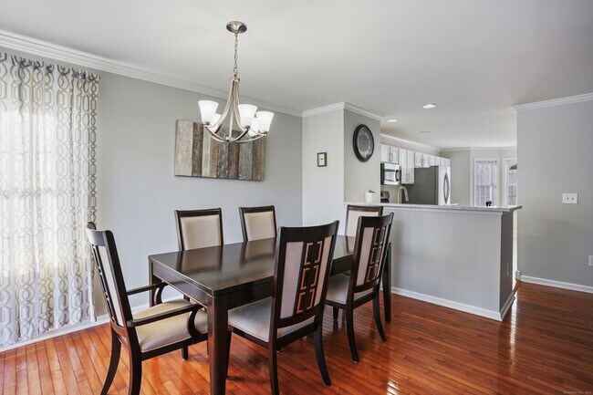 Building Photo - 1406 Pinnacle Way