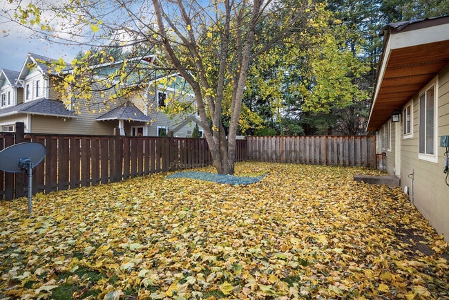 Building Photo - Beautiful 2 bedroom 1 bath Duplex in Hayden!