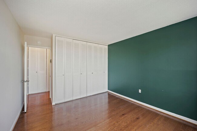 Building Photo - 1 bedroom 1 bathroom Condo in Navy Yard!
