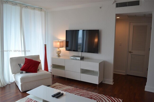 Building Photo - 401 69th St