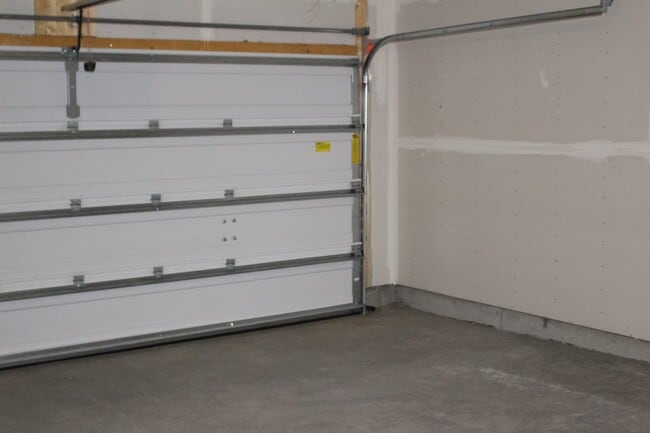 Garage - 7558 38th St N