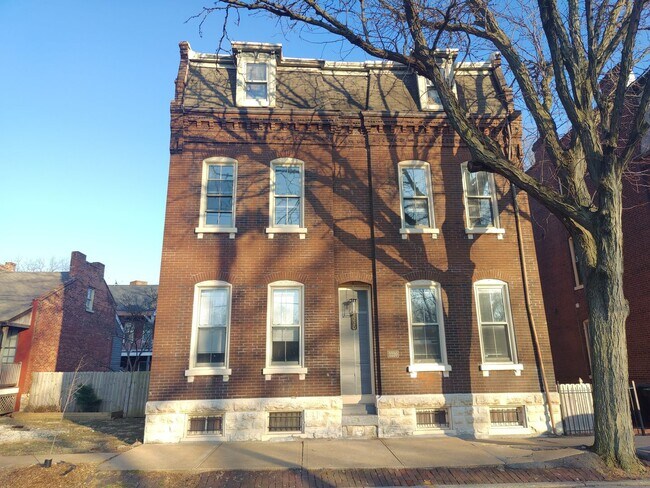 Building Photo - 2220 S 9th St