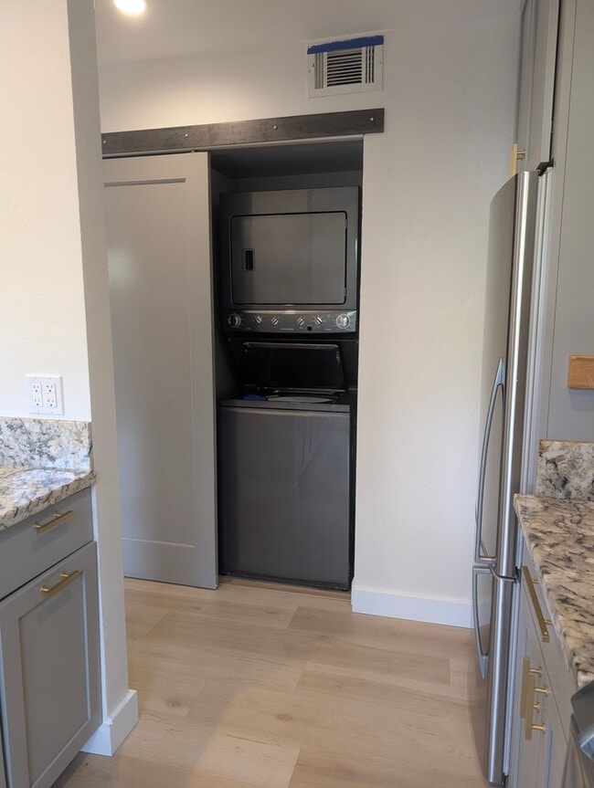 Building Photo - Beautiful Remodeled 2 Bedroom 2 Bath St. H...