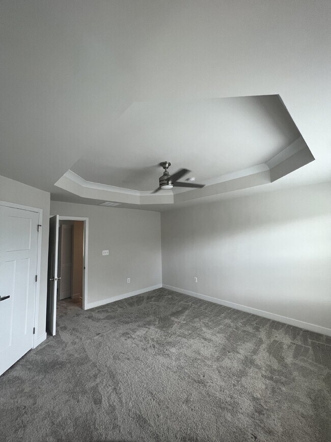 Building Photo - **Special Move-in Offer**  $500 off of the...
