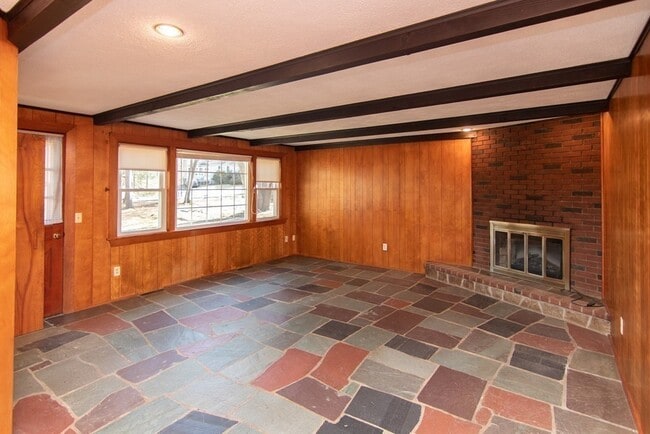 Building Photo - 98 Hillcrest Dr