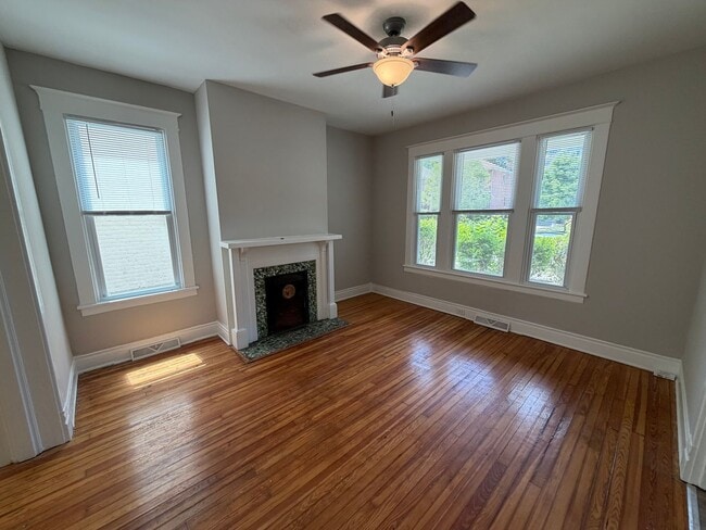 Building Photo - Charming 4bdrm/1.5bth Home Located in Richmond's North Highland Park w/Balcony!!