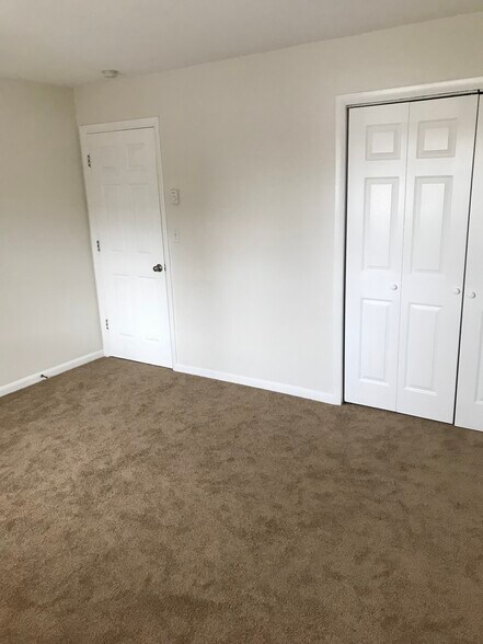 Master Bedroom 1 - 88 Belair Dr