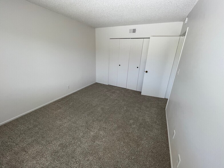Building Photo - 7369 Elmhurst Pl