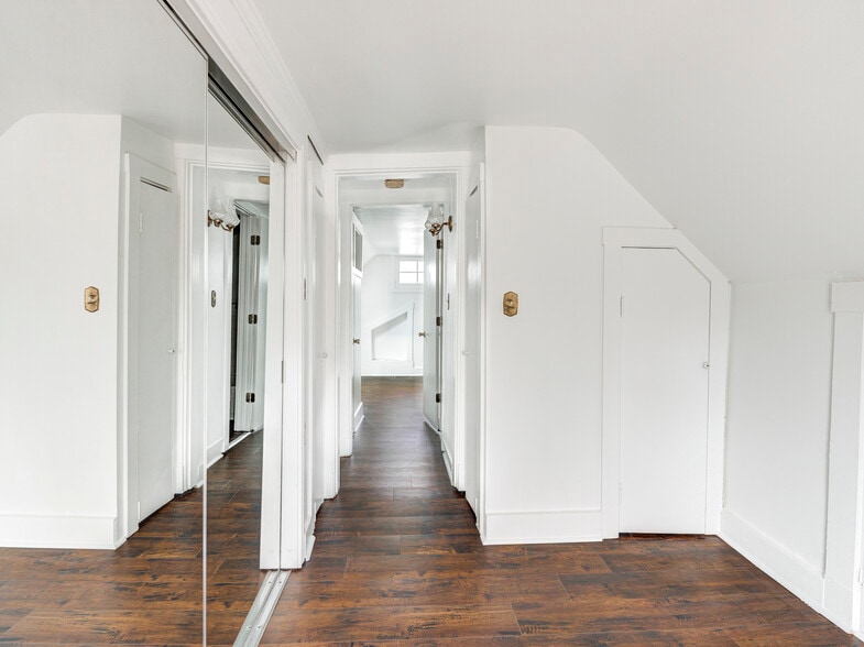 Building Photo - 321 N Park Ave