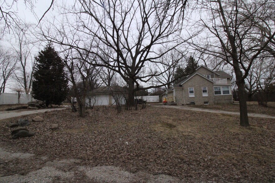 Building Photo - 7800 W Forest Home Ave