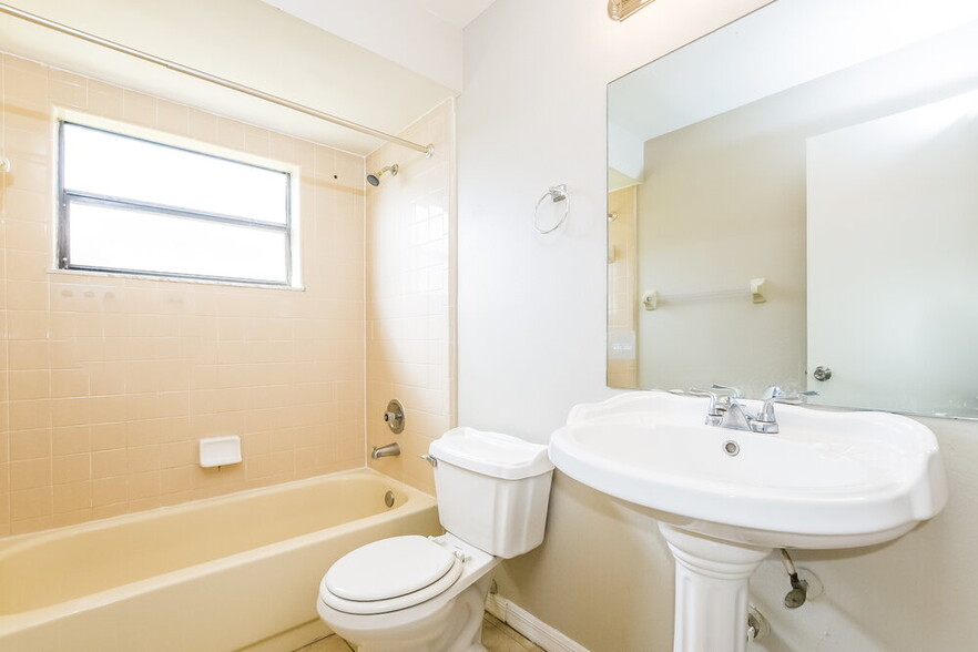Building Photo - 13530 Texas Woods Cir