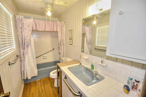 Building Photo - 206 Pecan Dr