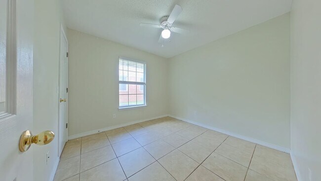 Building Photo - 143 Steeplechase Dr