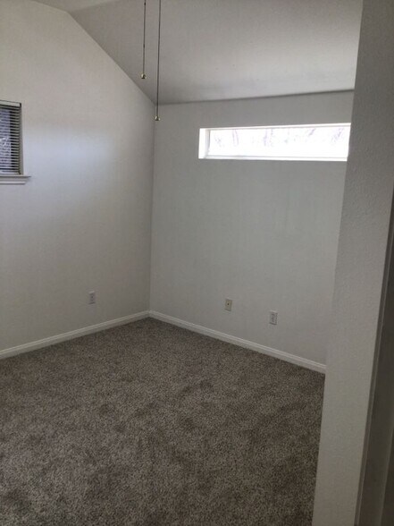Building Photo - 2913 Whisper Oaks Ln