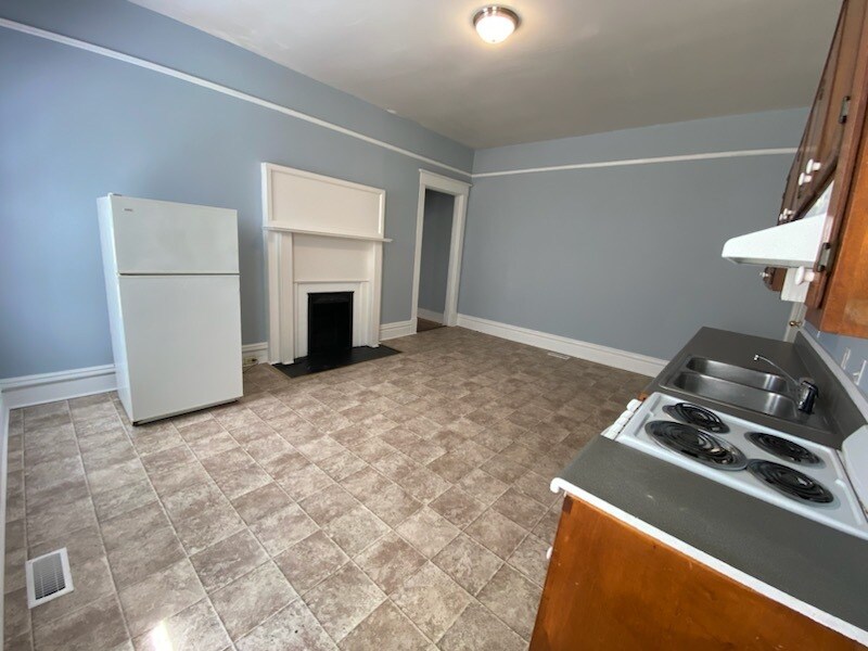 Building Photo - 327 Ellis St