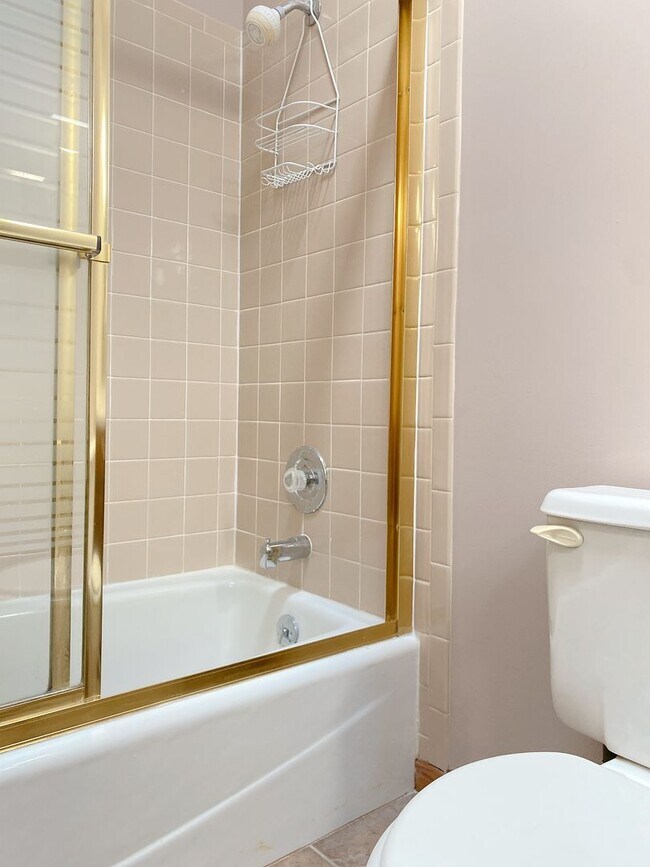 Building Photo - 3BD, 2BTH Bellevue Charmer Ready for YOU, $2,300!!