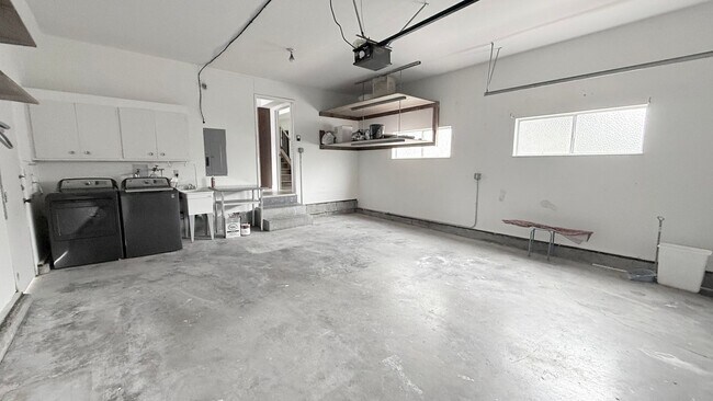 Building Photo - 1081 Holly St