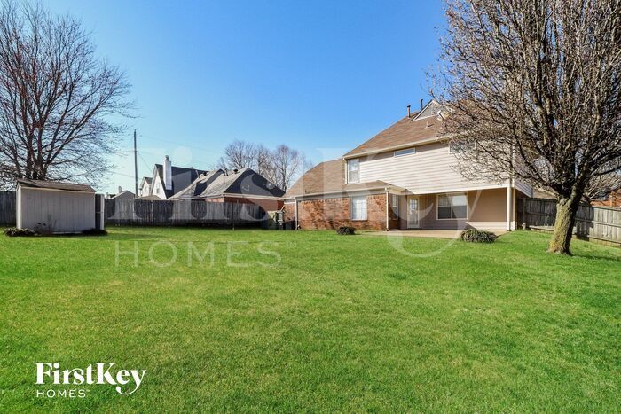 Building Photo - 9689 Kingsridge Dr