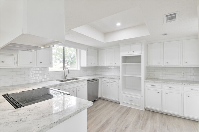 Building Photo - 122 S Diamondhead Blvd