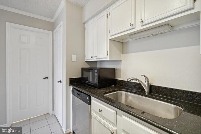 Building Photo - 1536 Lincoln Way