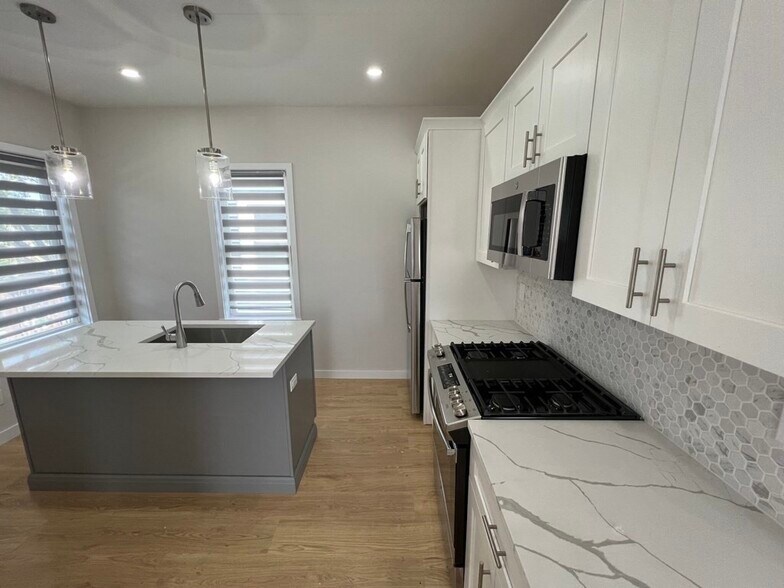 Building Photo - 7 Transit St