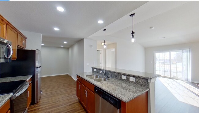 Building Photo - RENT SPECIAL -- Like New Condo Style Upper 3 Bedroom 2 Bathroom plus Den Apartment is Available