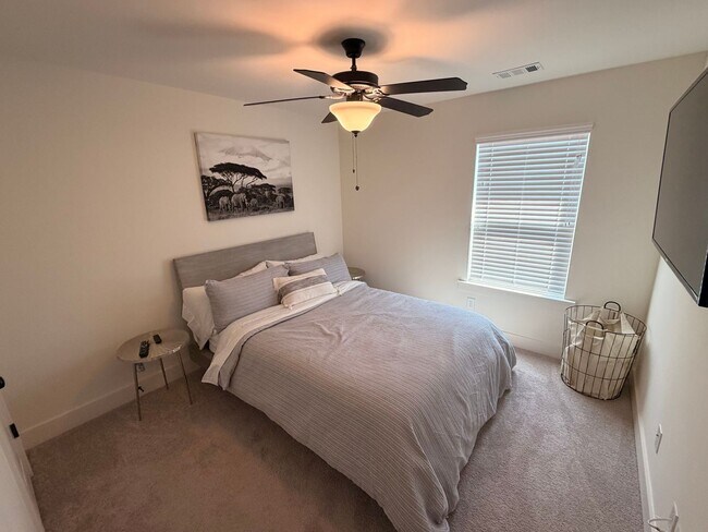 Building Photo - 2221 Flying Spur Dr
