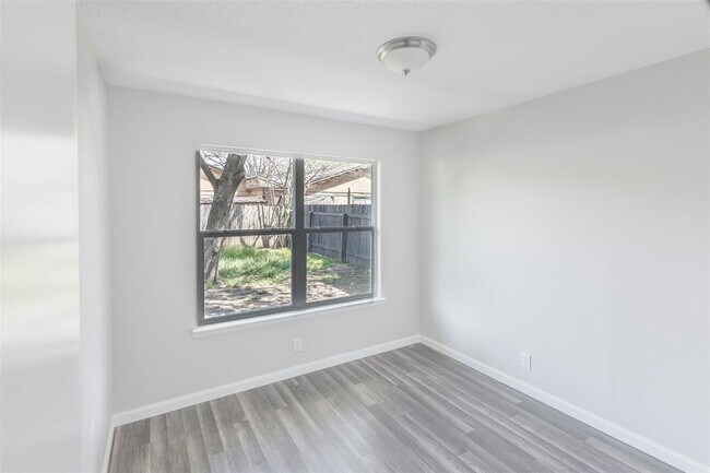 Building Photo - 10309 Burmaster Ln