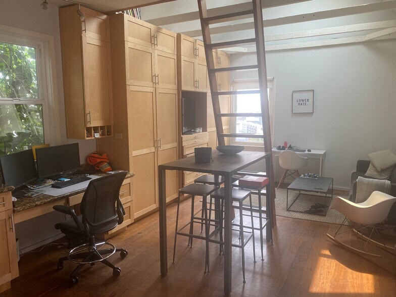 Building Photo - 511 Missouri St