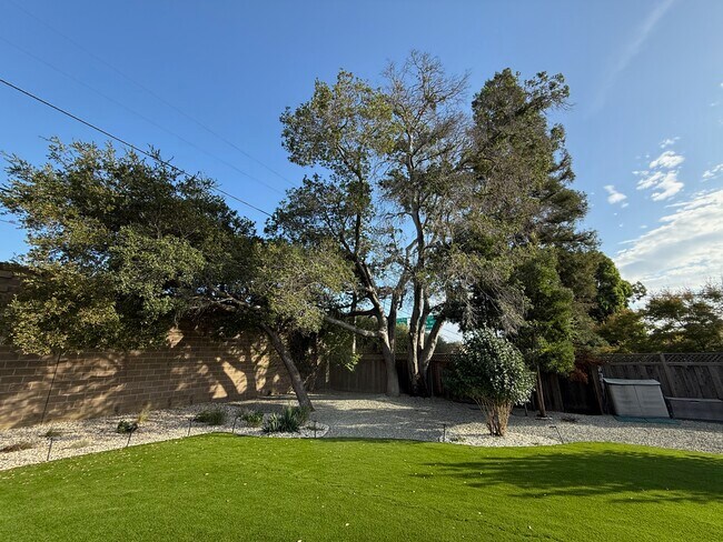 Building Photo - 1020 Highland Ave