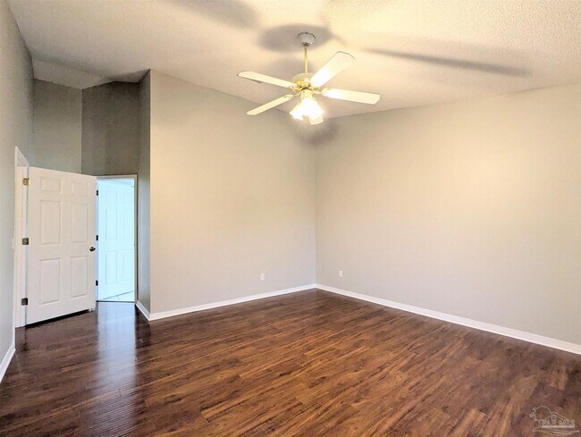 Building Photo - 1909 Southwind Cir