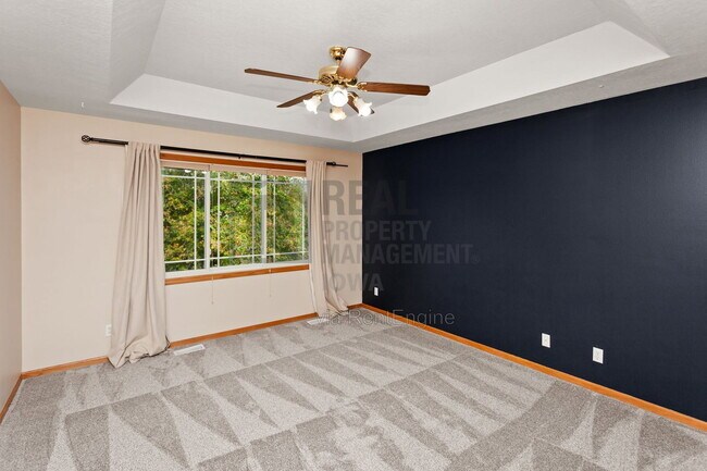 Building Photo - 8912 Highland Oaks Dr