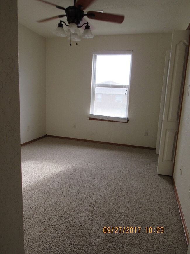 Building Photo - TWO STORY HOME LOCATED IN THE SILVER CREEK...