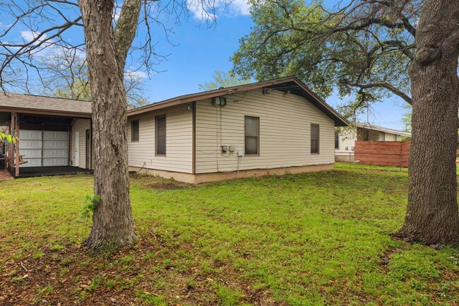 Building Photo - 101 E Crestland Dr