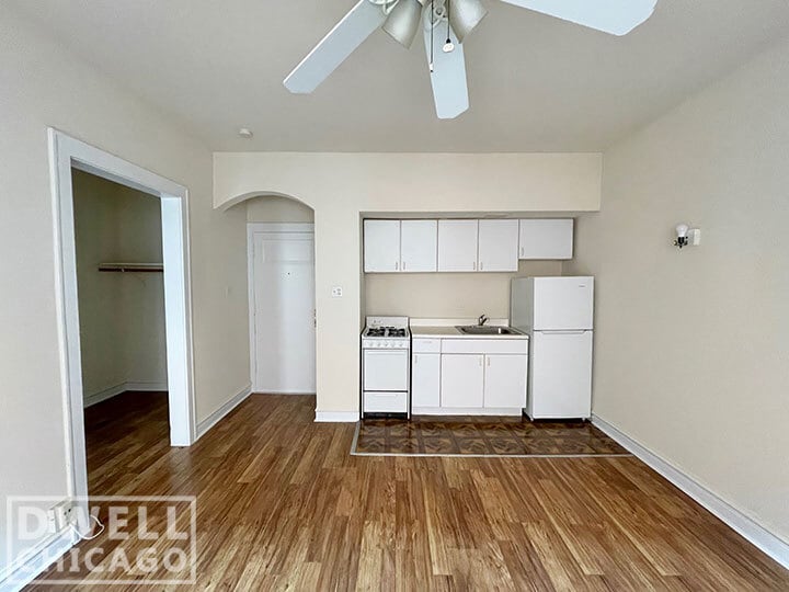 Building Photo - 6900 N Lakewood Ave