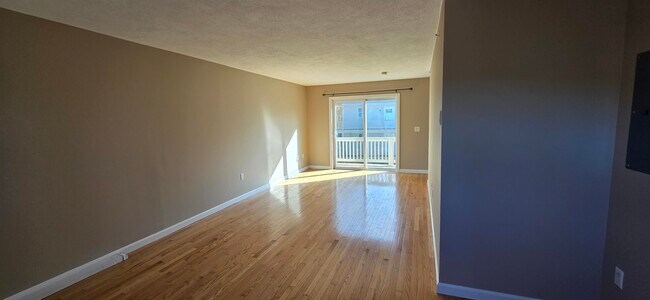 Building Photo - 41 Beatrice St