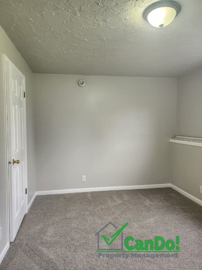 Building Photo - Newly remodeled 2 bedroom, 1 bathroom apartment in Blackfoot with Fiber Internet- Available in Oc...