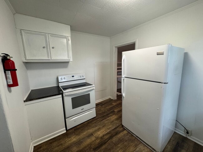 Building Photo - 2 Bedroom, 1 Bath House in Columbia!