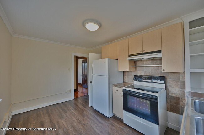 Building Photo - 1025 Ridge Ave