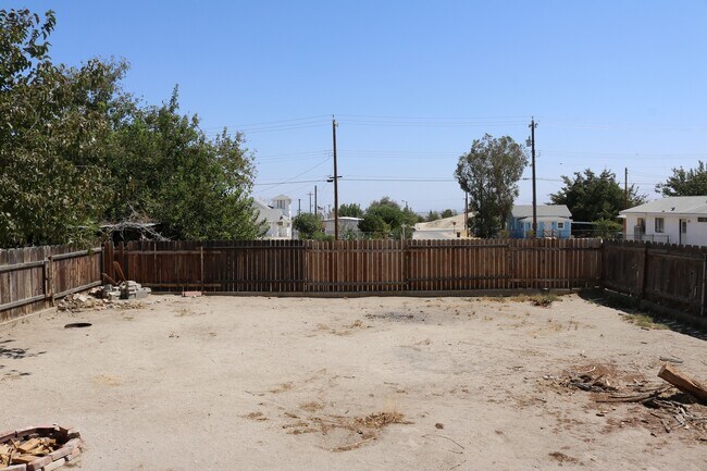 Building Photo - 863 Union St