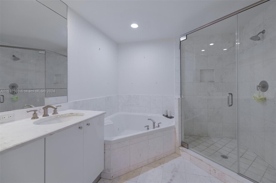 Building Photo - 901 Brickell Key
