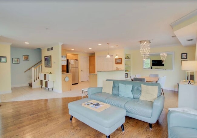 Building Photo - Charming Winter Retreat in Downtown Traver...