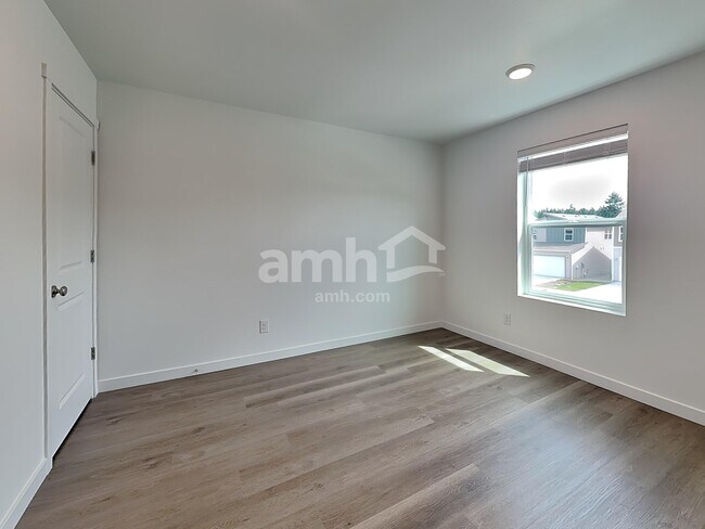 Building Photo - 5334 Turnstone St SE