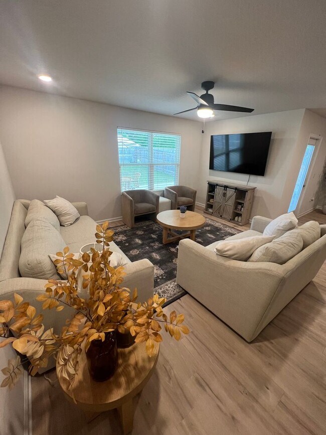 Building Photo - Woodlands 4 bed 2 bath gem !