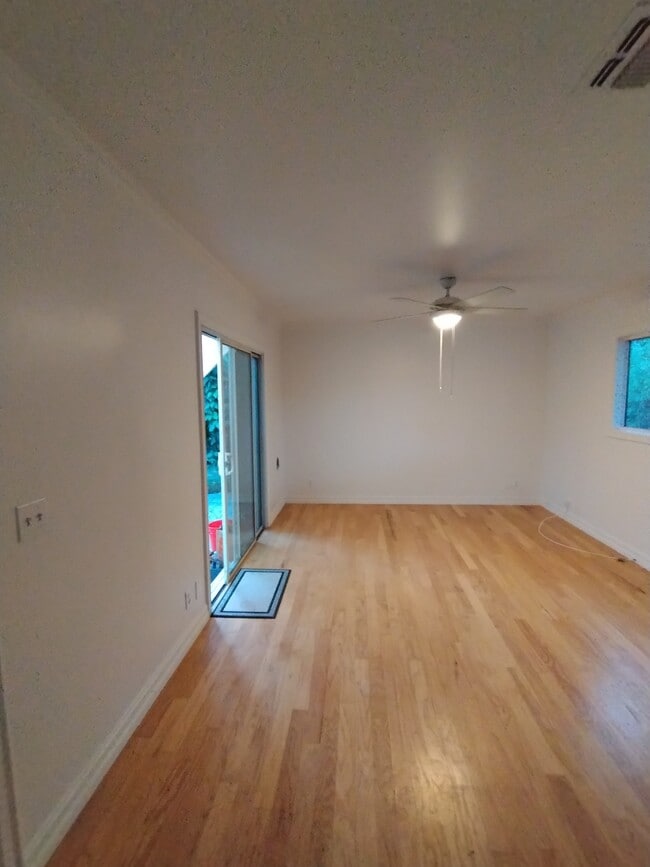 Building Photo - 6943 Balcom Ave