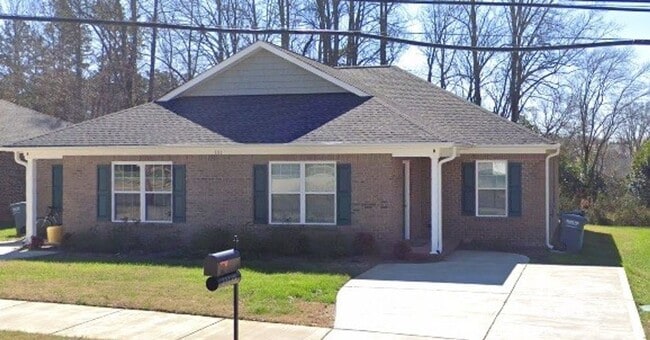 Primary Photo - MOVE-IN READY!