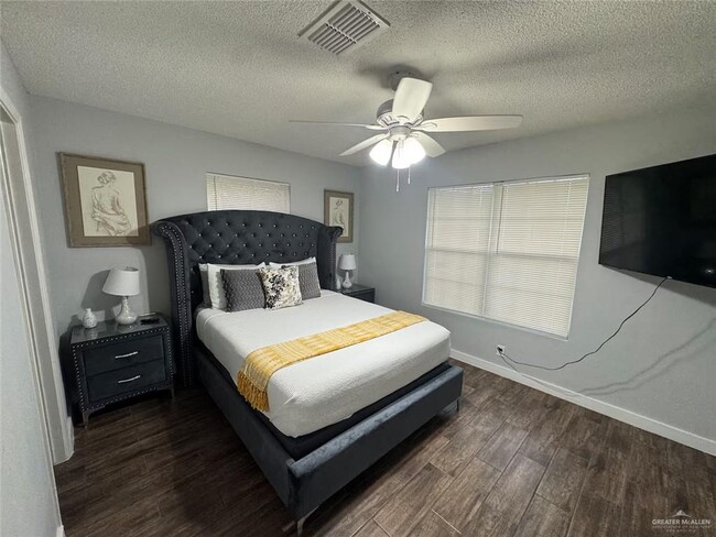 Building Photo - 3000 Royal Palms Cir