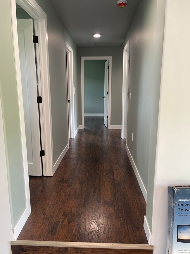 Building Photo - 4 Bedroom Home on 4 Acres, Crown Point Schools!